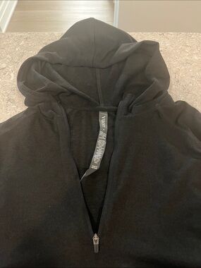 Vuori Heather Black Ponto performance 1/2 zip Hoodie